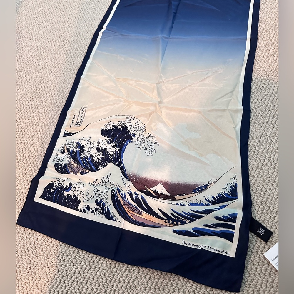 NWT 100% Silk Scarf from the Metrop Museum of Art Hokusai Great Wave